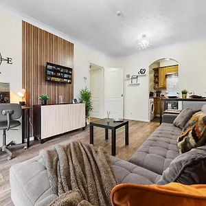 https://apt-elegant-cozy-downtown-flat.cambridgehotelsuk.com